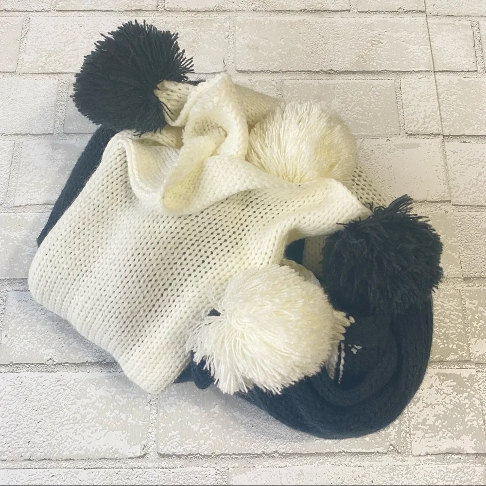 BCBGeneration Pom‎ Pom Scarf